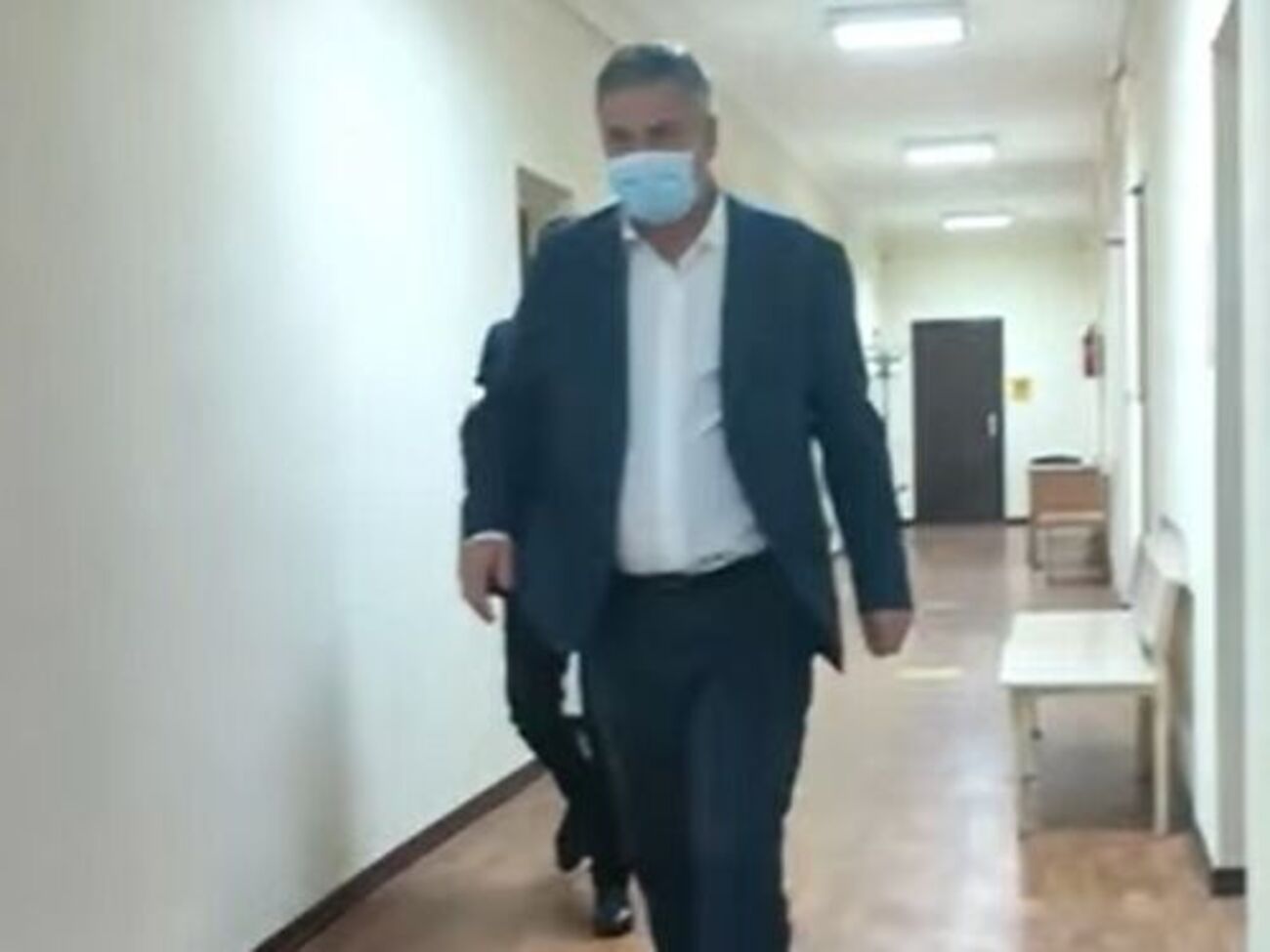 Аблов убегал по коридорам ВАКС от детектива, но в итоге все же подписал документ