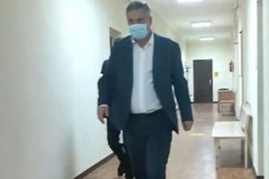 Аблов тікав коридорами ВАКС від детектива, але в підсумку все ж підписав документ