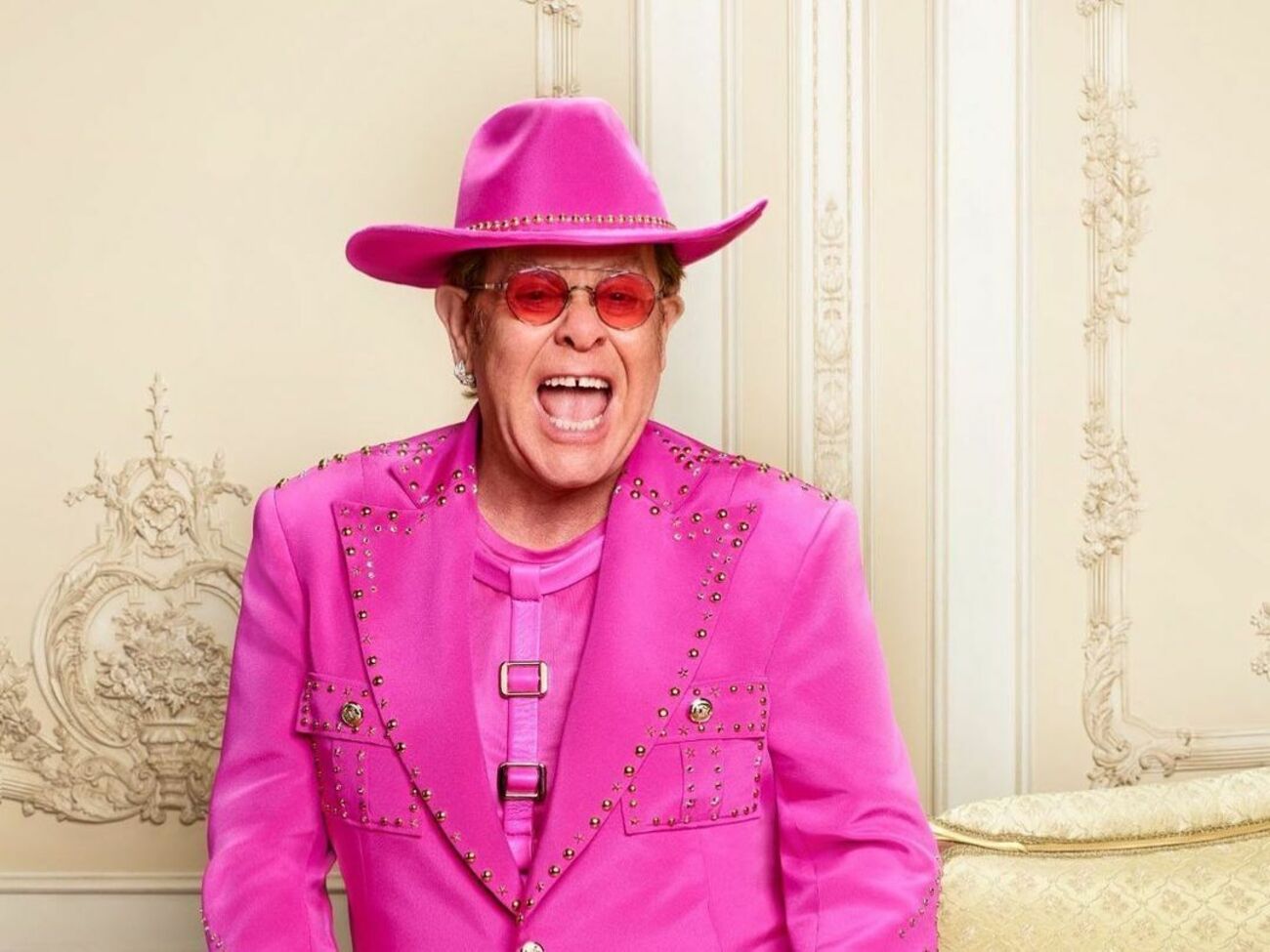 Елтон Джон: Я невдало впав на тверду поверхню й відтоді відчуваю сильний біль і дискомфорт у стегні