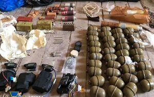 Спецслужба не только нашла схрон, но и сразу задержала подозреваемого в его организации