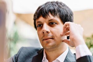 Согласно проекту бюджета 2022, мы платим по процентам больше, чем берем в долг. Украина постепенно сокращает свои долги