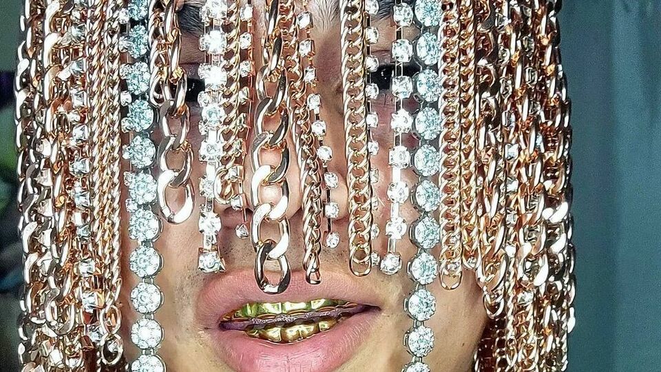 Dan Sur сказал, что волосы красят все