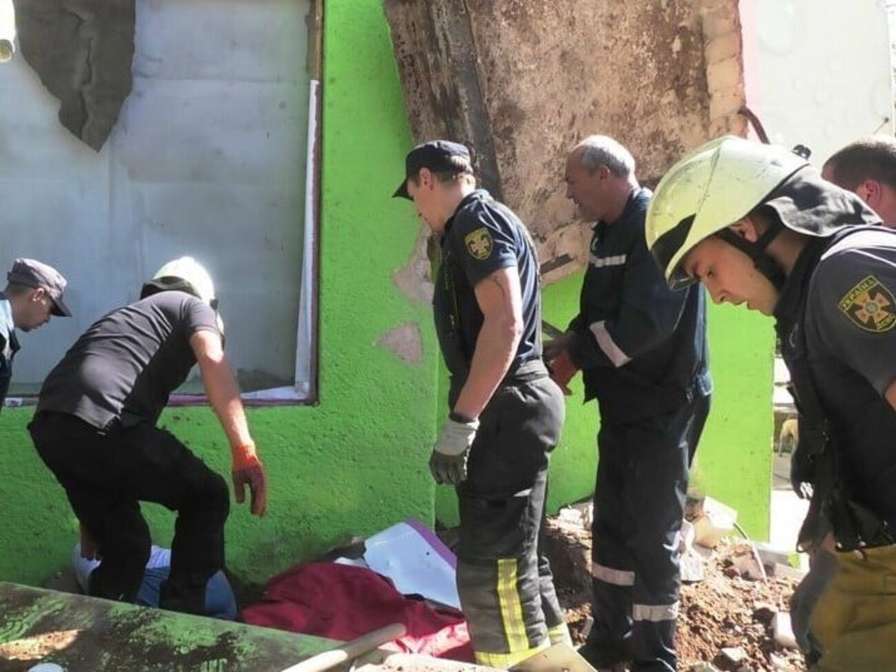 Спасатели привлекли на помощь девять специалистов