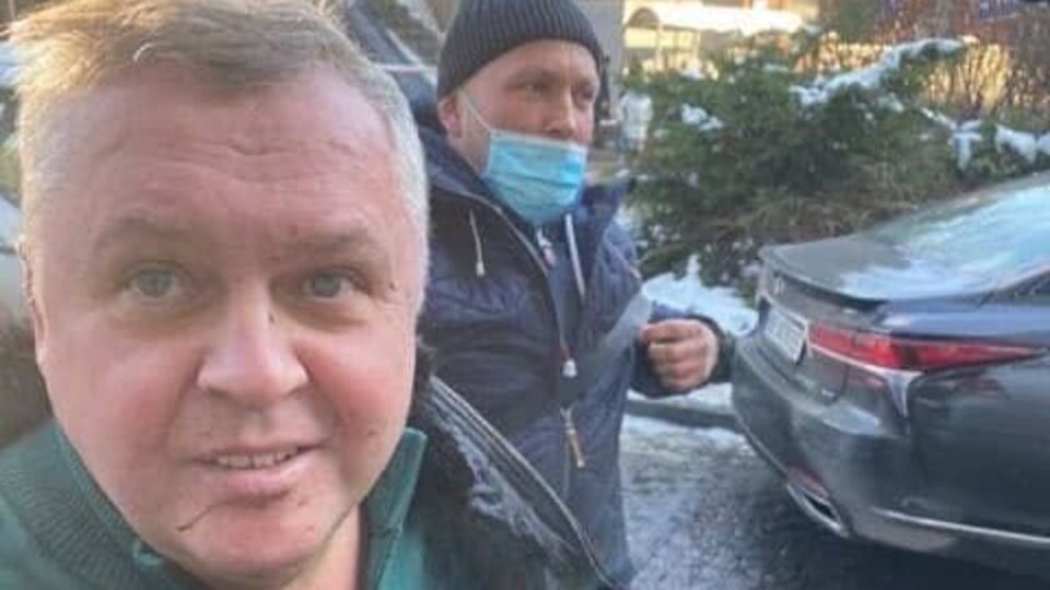 Расюк (слева на фото) получил условный срок по делу о подготовке покушения на генерала СБУ Андрея Наумова