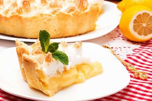 По словам кулинара и блогера Елизаветы Глинской, приготовление лимонного пирога не займет много времени
