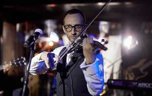 Новая композиция от фронтмена группы "Коррупция" Крупина рассказывает о тяжелых внутренних переживаниях защитников Отечества