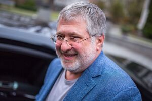 Коломойский: Арахамия пришел на стадион со своей семьей. Его дети громко свистели в дудки. Я его спрашиваю: "Ты зачем им дудки купил?" Он мне в ответ кричит: "Потому что они просили"