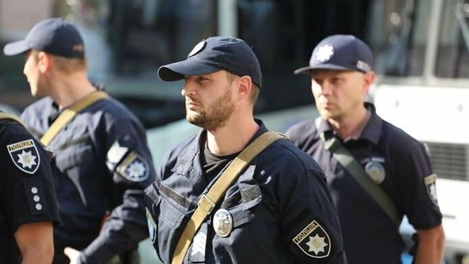Поліція перейшла на посилений режим служби