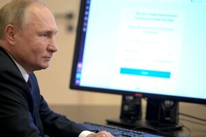 Кремль показал на видео, как Путин голосовал