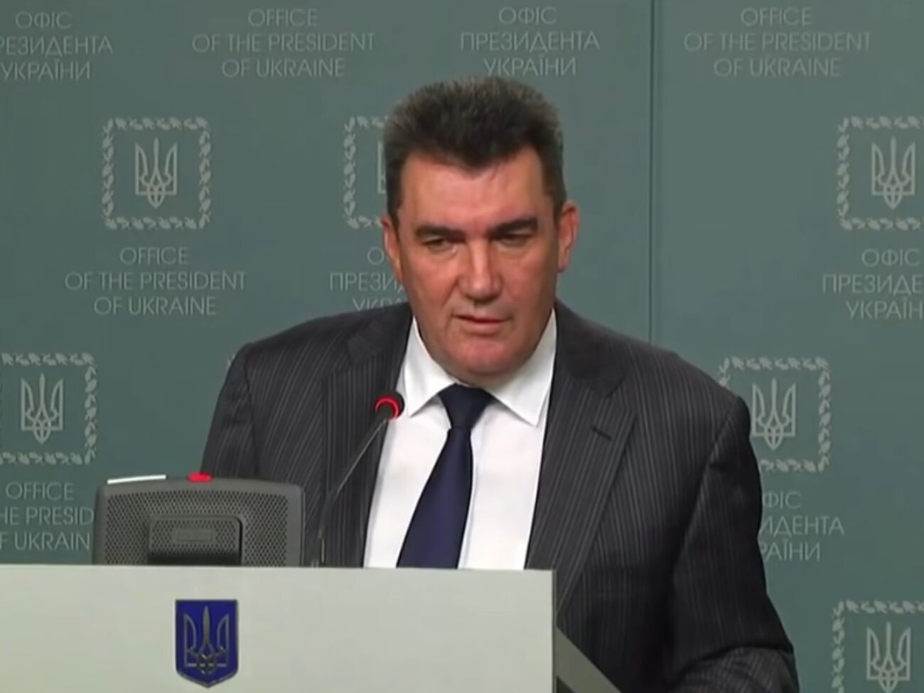 Данілов &ndash; журналісту: Думаєте, що в Луганську всі розмовляють російською? Придумали собі таку нісенітницю і зараз її несете чомусь по світу