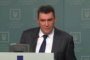 Данілов – журналісту: Думаєте, що в Луганську всі розмовляють російською? Придумали собі таку нісенітницю і зараз її несете чомусь по світу