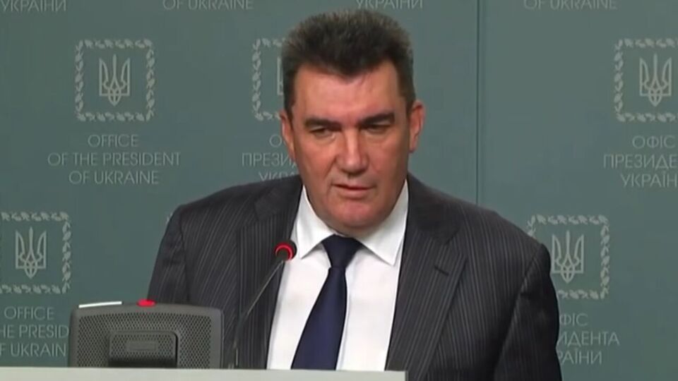 Данілов – журналісту: Думаєте, що в Луганську всі розмовляють російською? Придумали собі таку нісенітницю і зараз її несете чомусь по світу