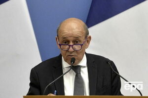 Ле Дриан (на фото) отозвал послов Франции в США и Австралии по просьбе Макрона