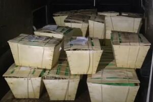 Мікроавтобус і морепродукти передали працівникам Державної митної служби України, зазначили в ДПСУ