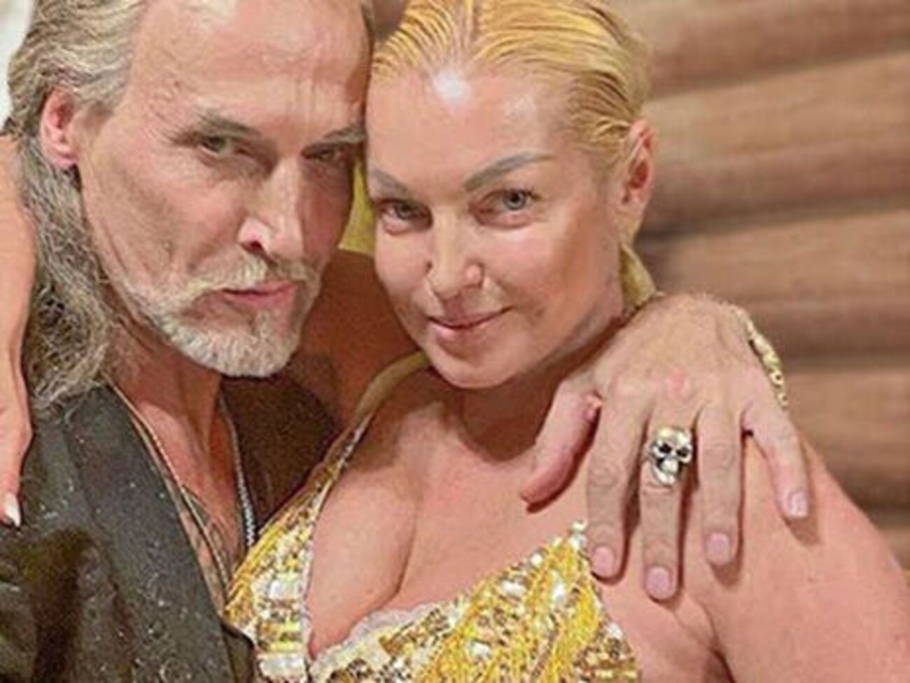 60-річний Джигурда та 45-річна Волочкова запевняють, що колись у них був роман, а зараз вони просто друзі