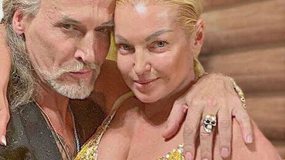 60-річний Джигурда та 45-річна Волочкова запевняють, що колись у них був роман, а зараз вони просто друзі