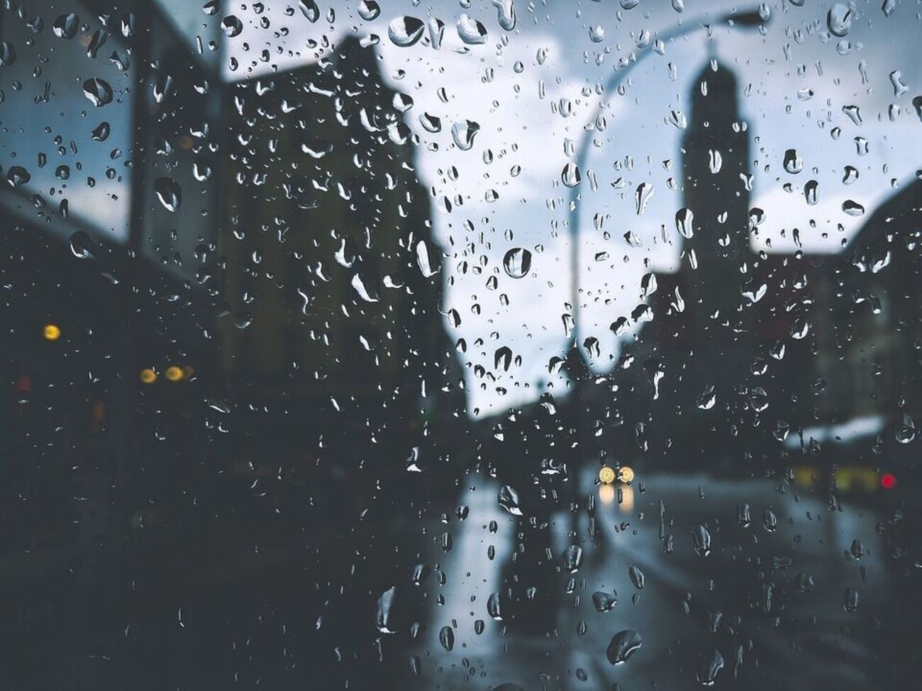 Без электроэнергии остались 18 населенных пунктов в Сумской области