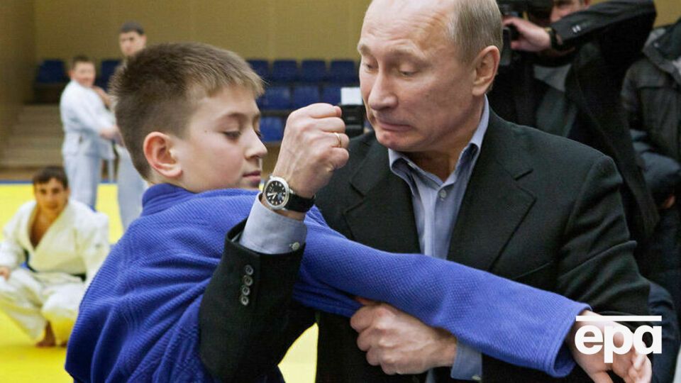 Путін (на фото праворуч) займається дзюдо з 11 років