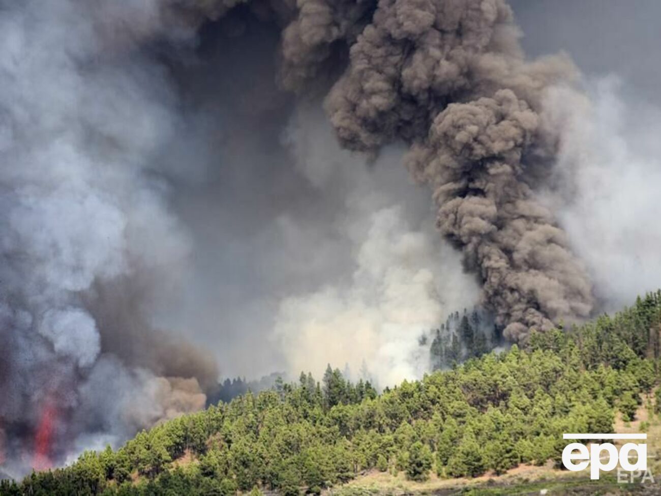 Извержение вулкана началось 19 сентября днем