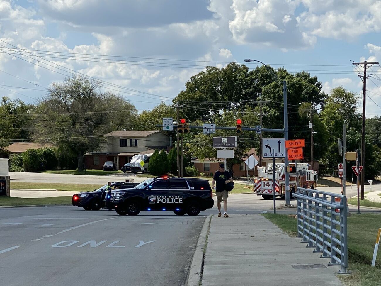 Уламки літака впали на дорогу