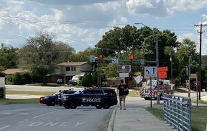 Уламки літака впали на дорогу