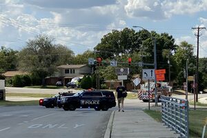 Обломки самолета попали на дорогу