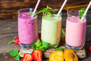 Смузі можна приготувати з ківі, авокадо, яблук