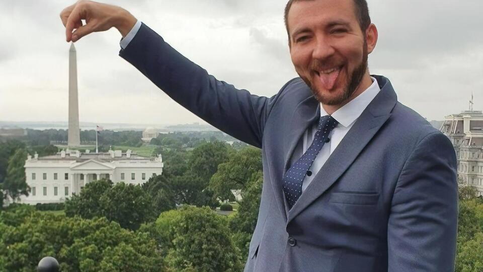 Никифоров у США постав у несподіваному образі