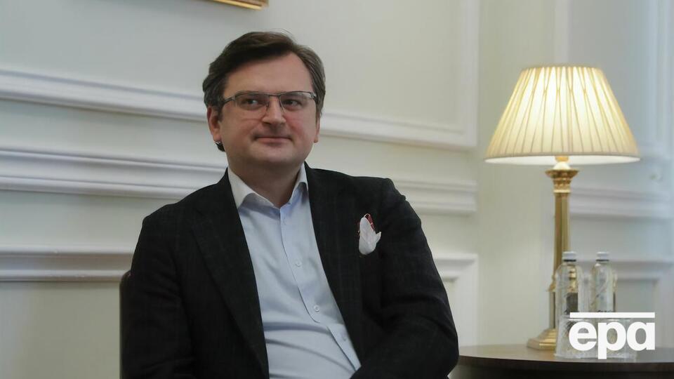 Кулеба: Замість передбаченої графіком години розмова президентів України та США тривала дві години