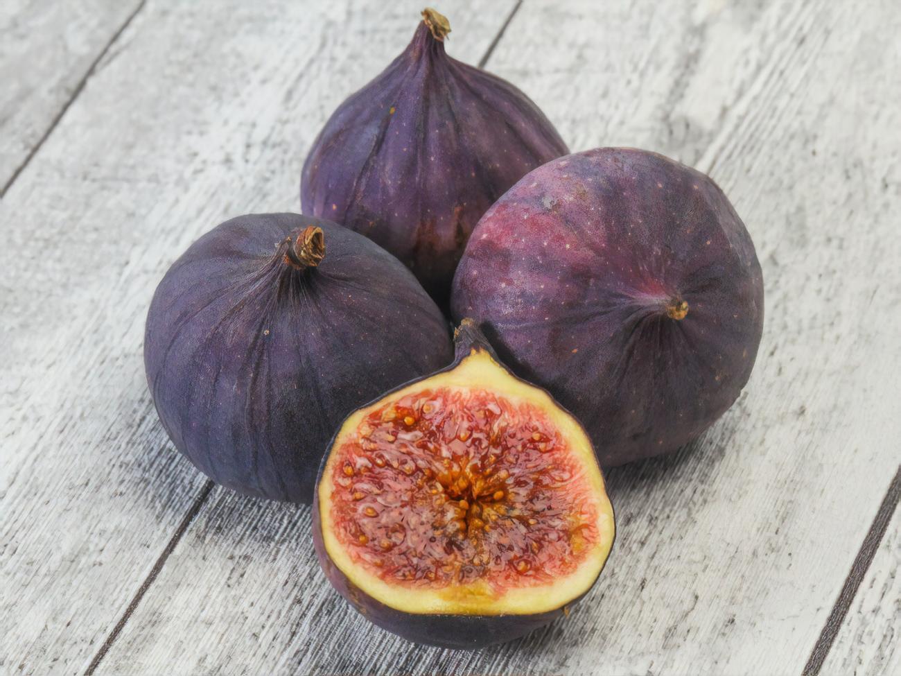 Інжир подають свіжим