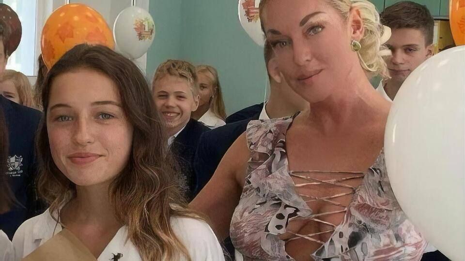 Ариадна (слева) – дочь Волочковой и Вдовина