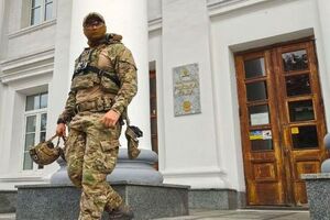 СБУ пришла с обысками в Полтавский горсовет. По данным СМИ, нескольких человек задержали