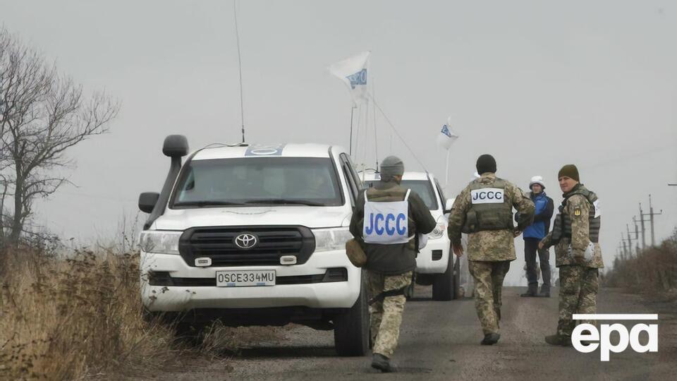 Миссия ОБСЕ в российских пунктах пропуска "Гуково" и "Донецк" работает с 2014 года, ее пригласила Россия