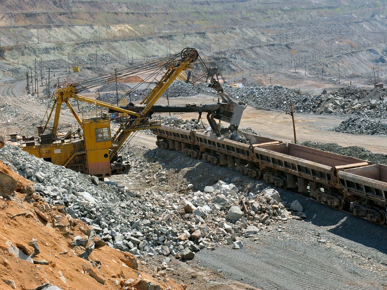 Эксперты связывают падение цен на сырье с замедлением роста рынка недвижимости в Китае