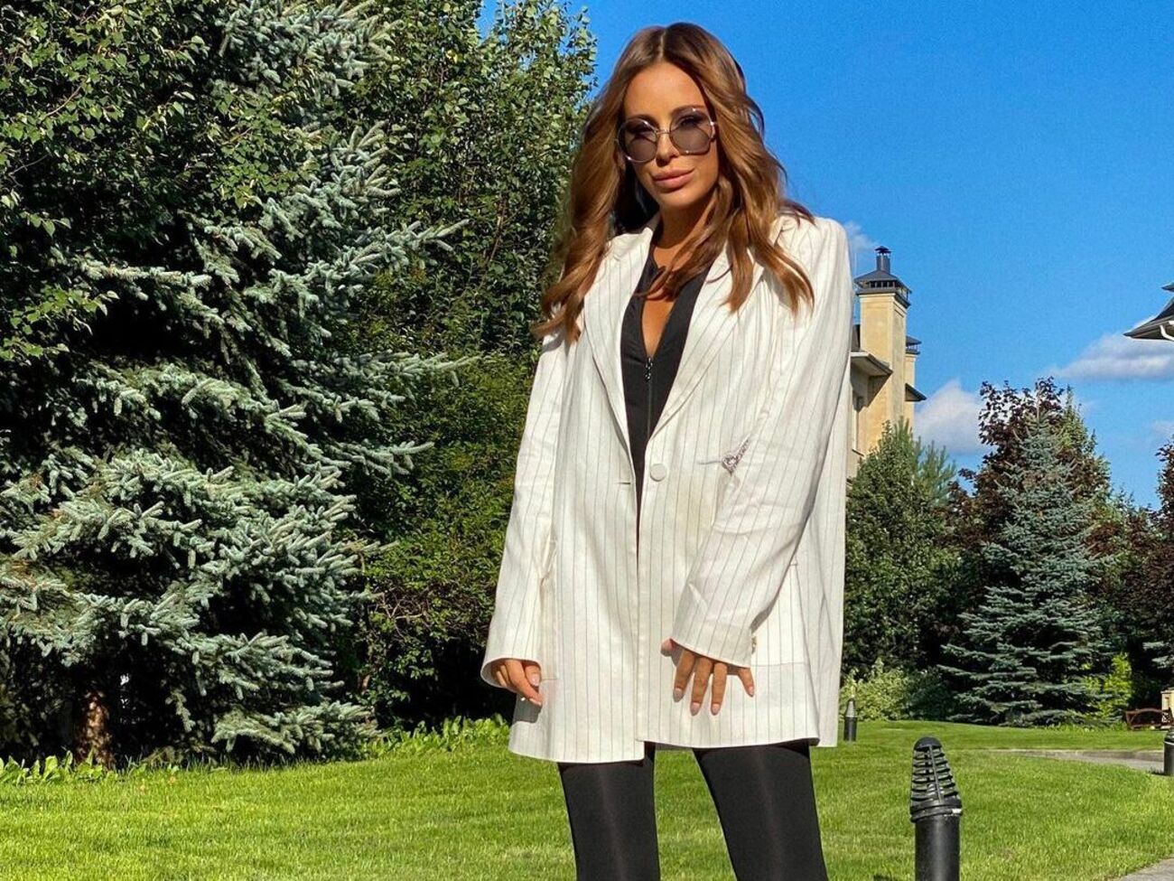 Ани Лорак живет и работает в РФ