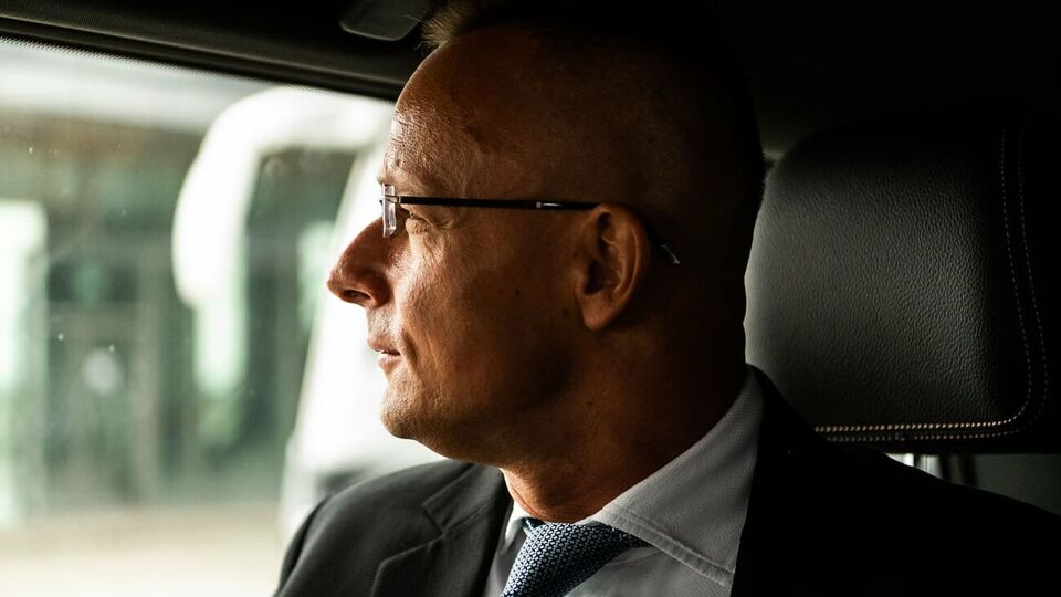 Сіярто вирушив у Нью-Йорк, хоча чи зможе він особисто брати участь у сесії Генасамблеї ООН, невідомо