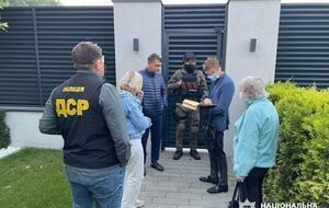 По данным следствия, чиновники вносили в документы как выполненные и оплаченные работы, которые на самом деле были не сделаны или сделаны только частично