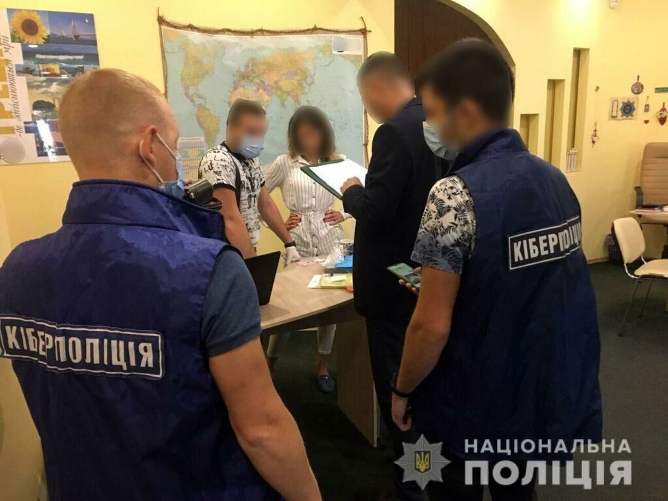 Полиция провела обыски в туристическом агентстве
