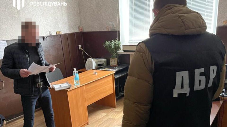За інформацією ДБР, в угруповання входило п'ятеро поліцейських