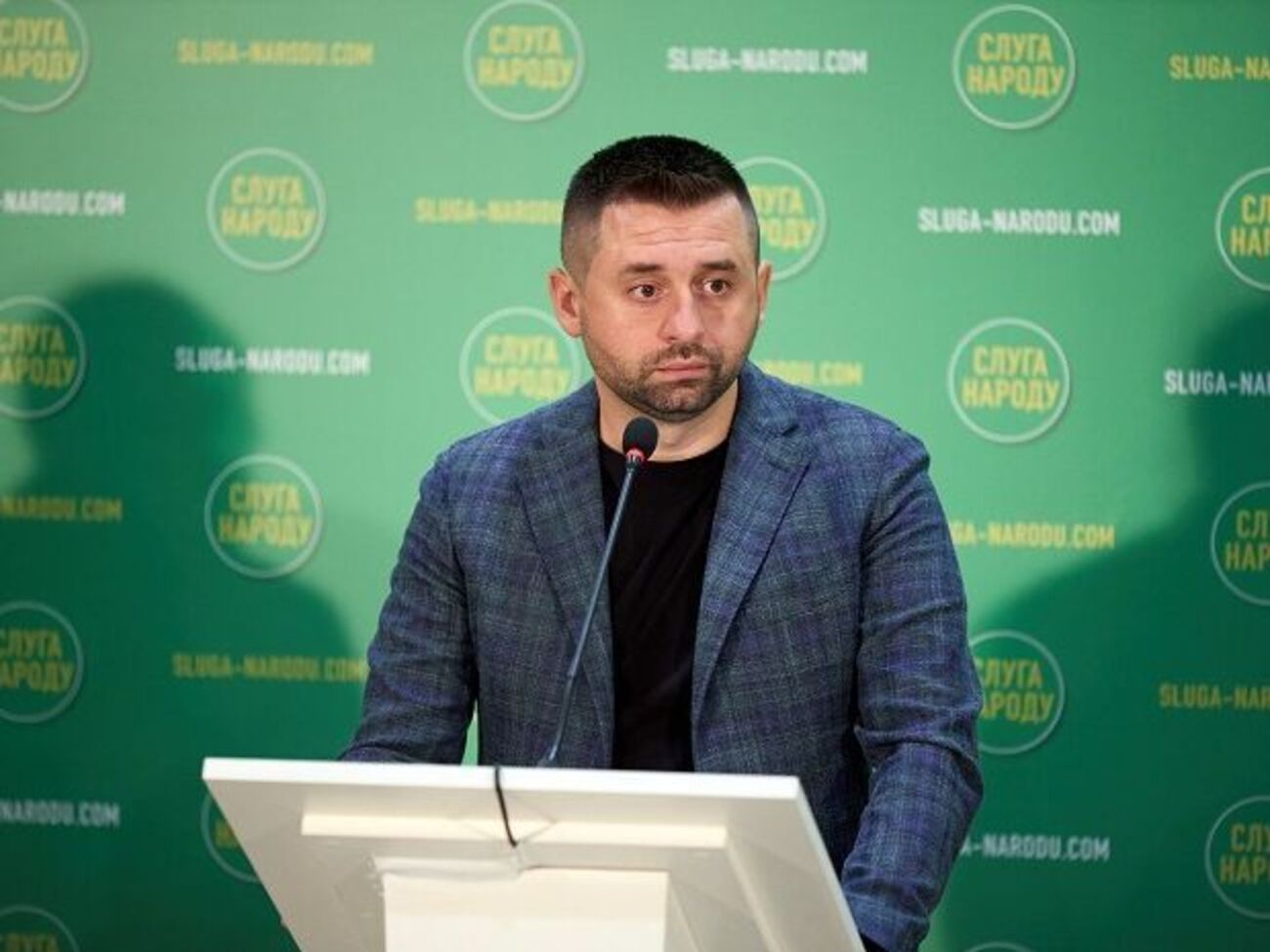 Арахамія: Я багато роздумував, хто зацікавлений у тому, щоб провалити законопроєкт, &ndash; олігархи чи люди, які працюють на них. І прийшов до висновку, що це люди, які працюють на олігархів
