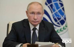 Путін обіймає посаду президента Росії з 2000 року з перервою у 2008–2012 роках, коли він був главою уряду