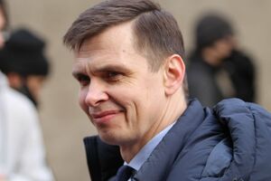 Україна чомусь дала зелене світло проведенню російських виборів прямо в Києві – у приміщенні консульства. Раніше такого не було