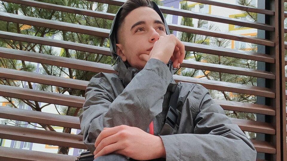 Весной Сасанчин сделал предложение своей девушке, а летом пара сообщила, что вскоре у них родится первенец