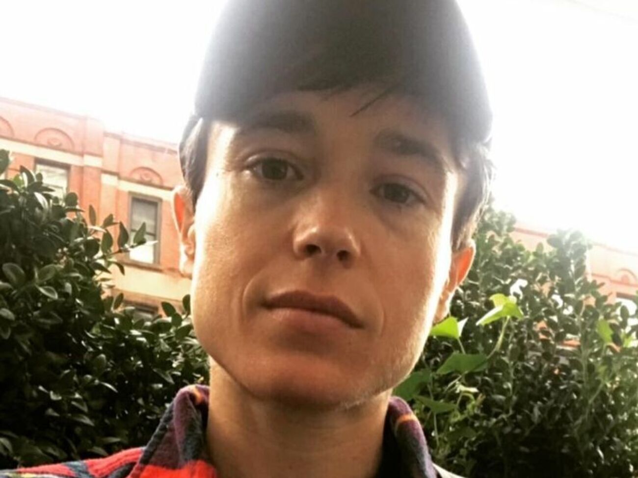 У грудні 2020 року акторка Елен Пейдж зробила камінг-аут, попросивши називати її Еліотом