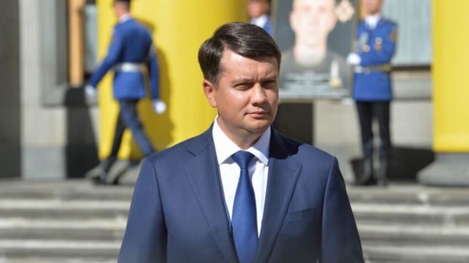 Разумков говорил, что не будет держаться за должность