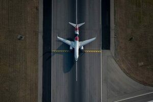 После реконструкции взлетно-посадочной полосы аэропорт сможет принимать тяжелые самолеты до 10–12 раз в день