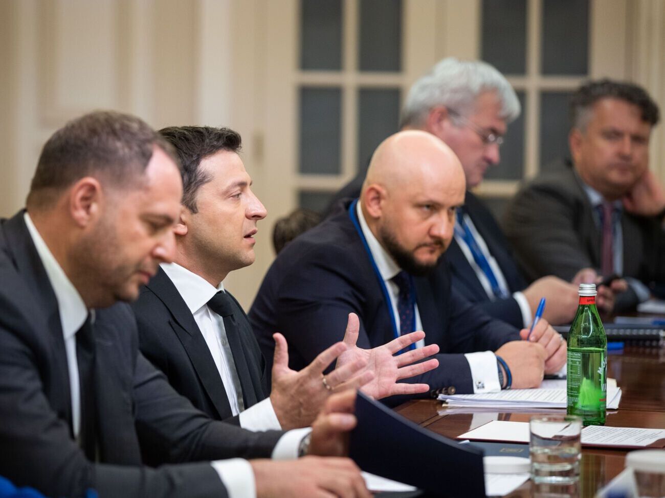 Зеленський (другий зліва) зазначив, що Україна проводить "масштабні" трансформації
