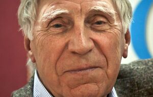 Кохановський: Висоцький заслужив на цю славу. Хоча у нього є пісні дуже слабкі. Але тоді все, що з-під його пера виходило, було просто чудовим. Шедеври. Ми всі були у шоці від того, як він дотепно і весело вмів написати, подати