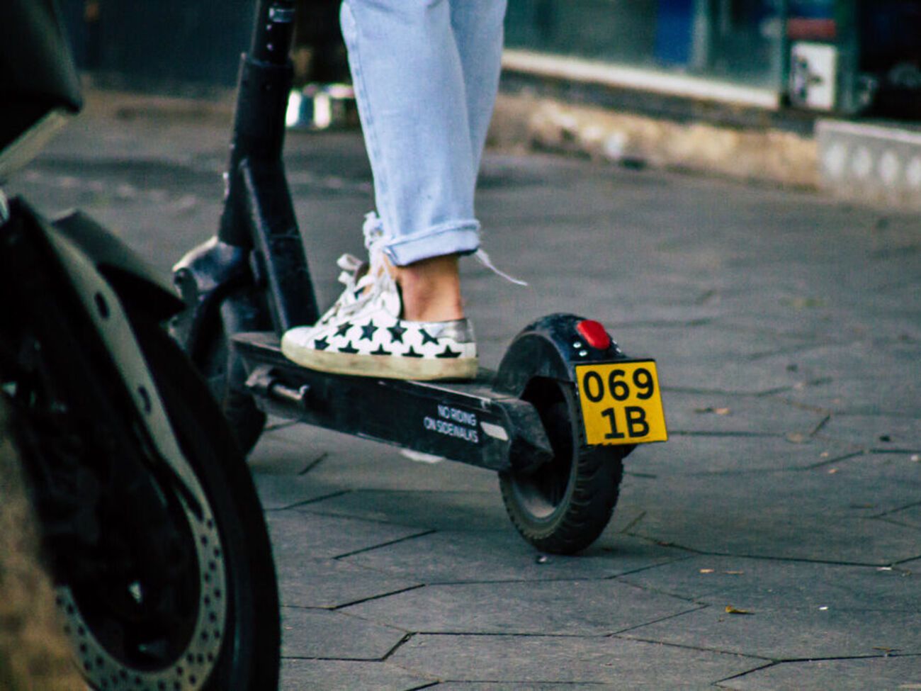 Большинство происшествий, связанных с вождением самокатов, квалифицируются как административное нарушение