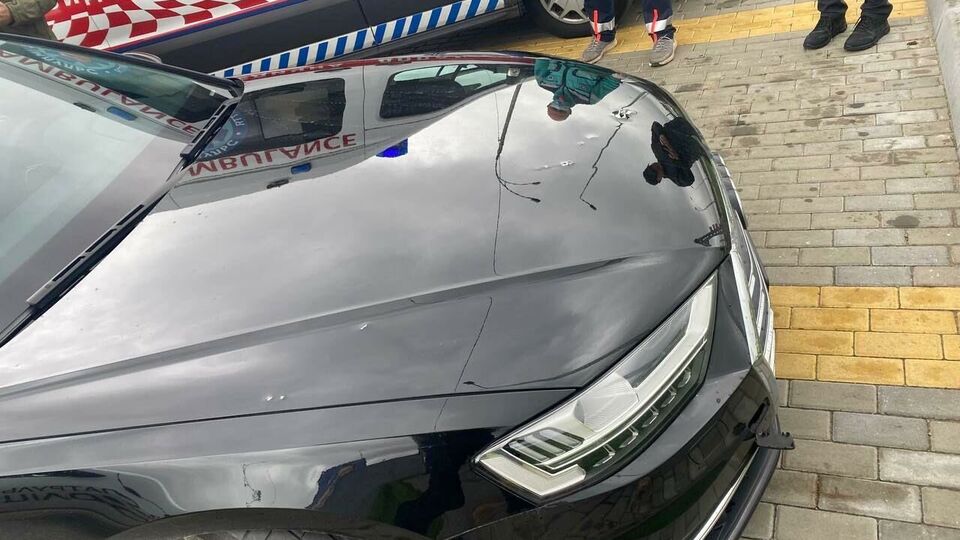 В машину Шефира стреляли автоматной очередью
